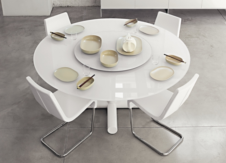 idee-table-ronde-blanche-chaises-salle-manger-luxe