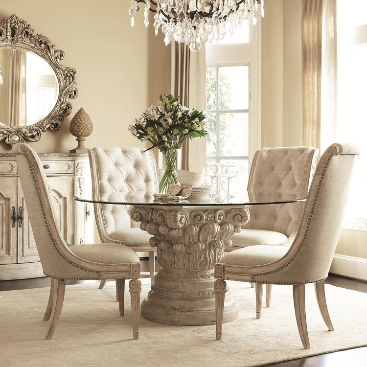 idee-table-ronde-plateau-verre-chaises-beige-miroir-deco-murale