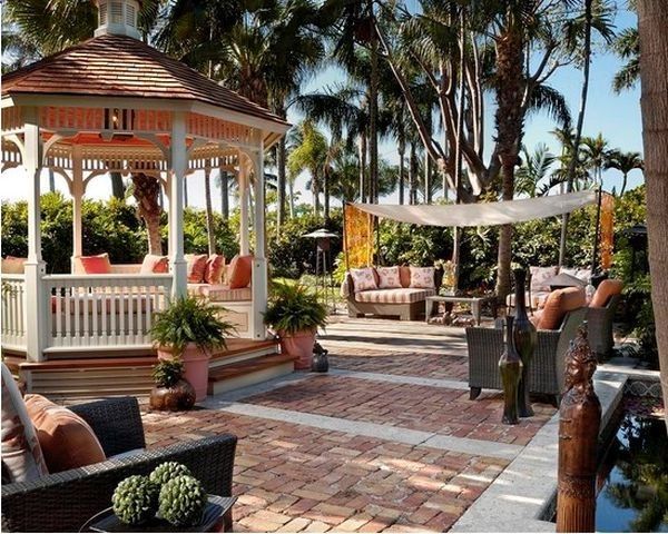 idee-terrasse-et-jardin-cabane-coin-detente-palmiers