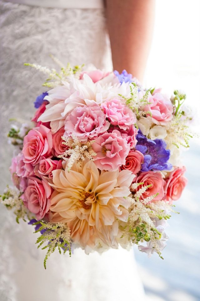 idée-bouquet-mariée-rond-plusieurs-couleurs
