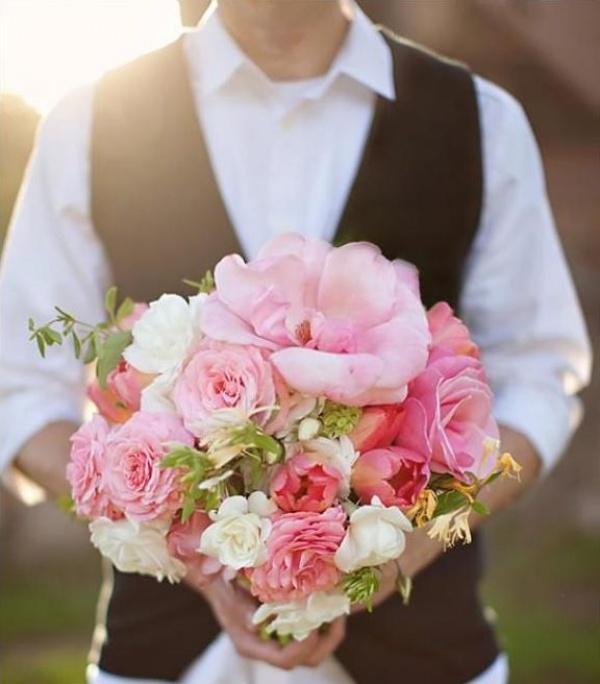 idée-bouquet-mariée-rond-rose-blanc-corail