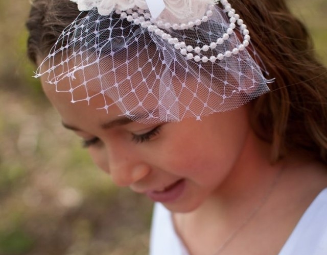 Coiffure petite fille mariage : 30 superbes idées pour les fillettes d