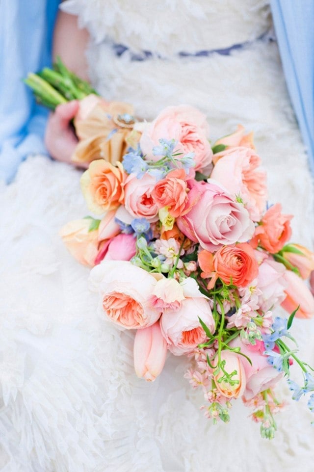 idée-originale-bouquet-mariée-pivoines-roses-roses-pêche