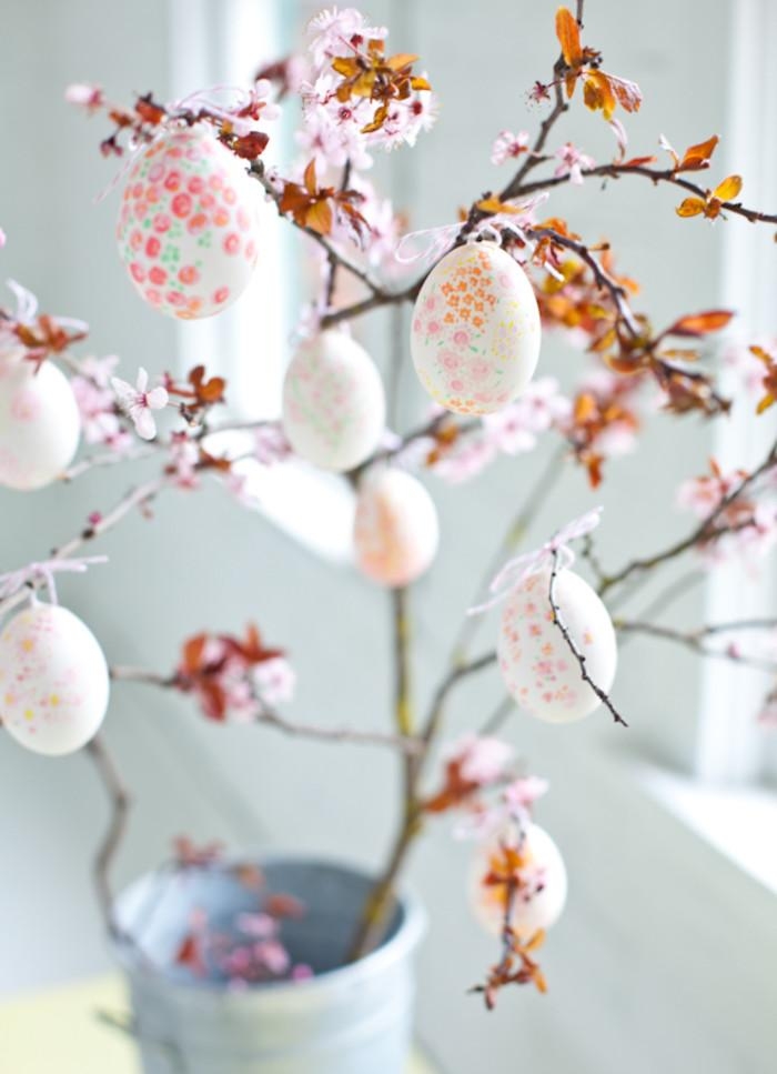 idées-décoration-Pâques-2015-oeufs-branches-vases