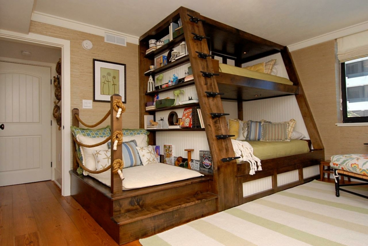 lits-superposés-bois-échelle-cordon-étagères