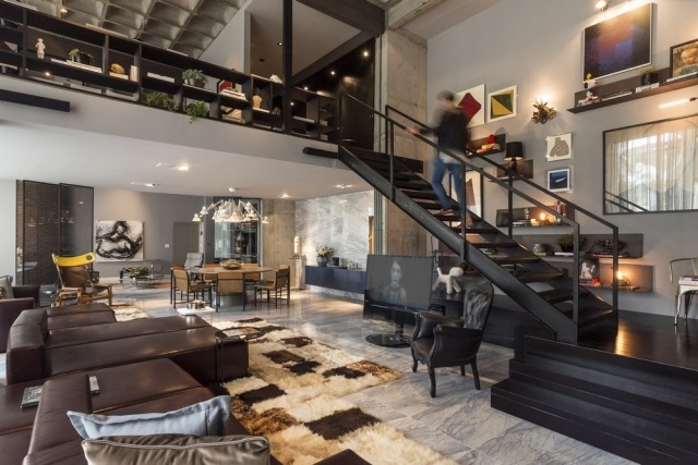 loft-deco-industriel-murs-béton-spots-led-escalier-canapé-cuir