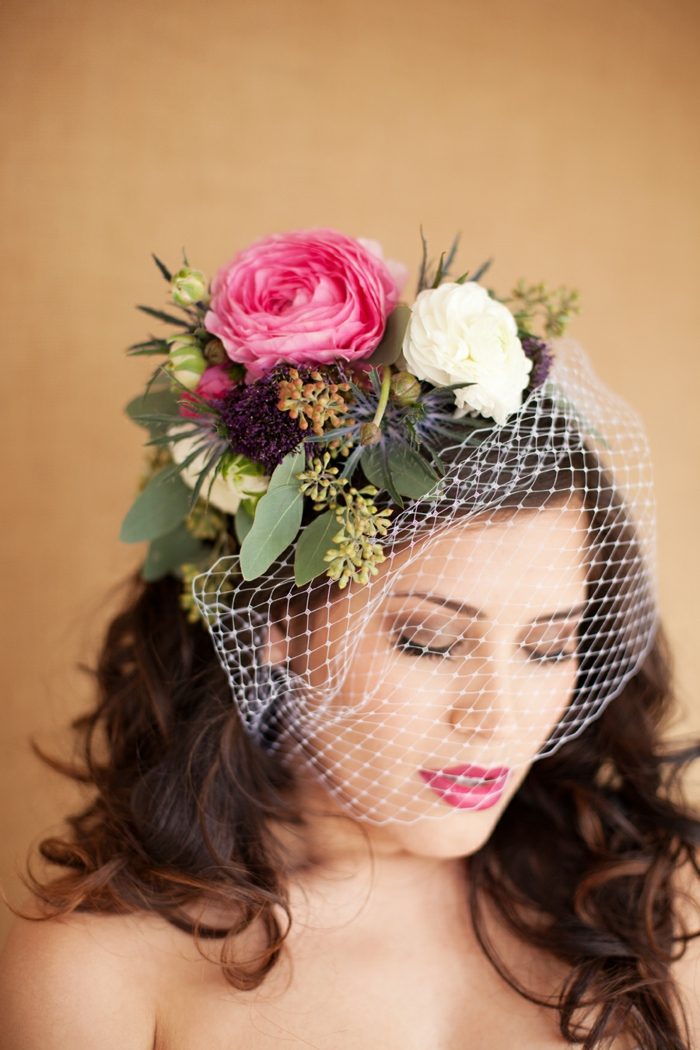 mariage-original-chapeau-mariée-voile-couvert-fleurs