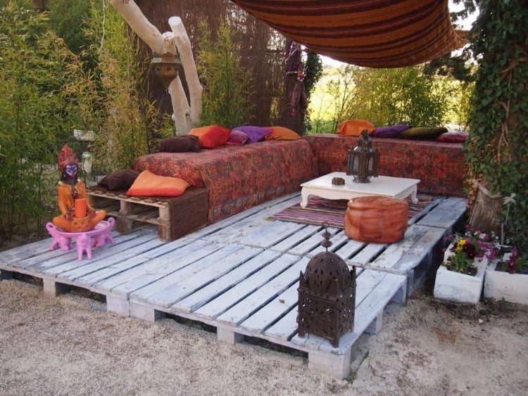 meuble-en-palette-bois--table-basse-plateforme-jardin