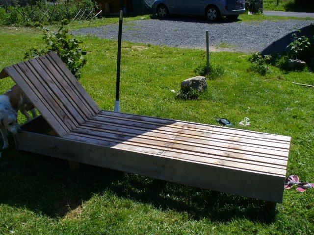 meuble-en-palette-chaise-longue-jardin