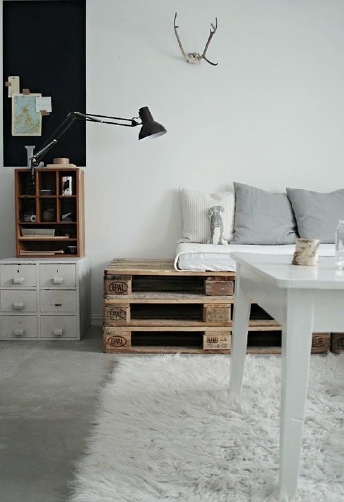 meuble-palette-banc-coussins-table-tapis meuble palette