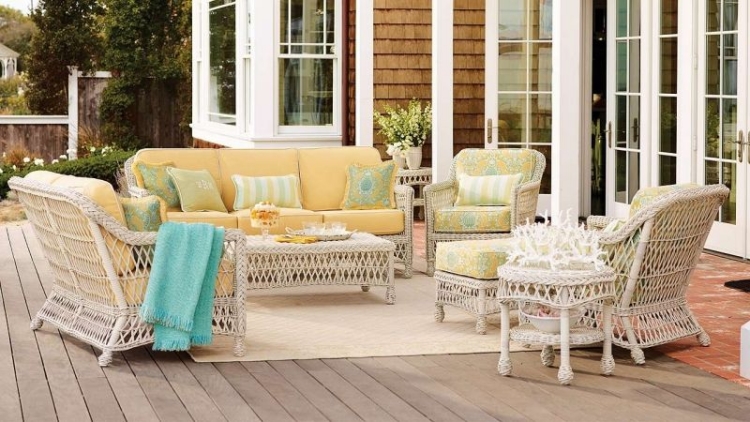 meubles-de-jardin-coussins-terrasse-revetement-bois
