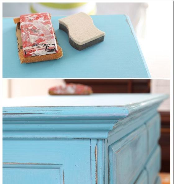 meubles-vintage-shabby-chic-peinture-bleue-papier-verre