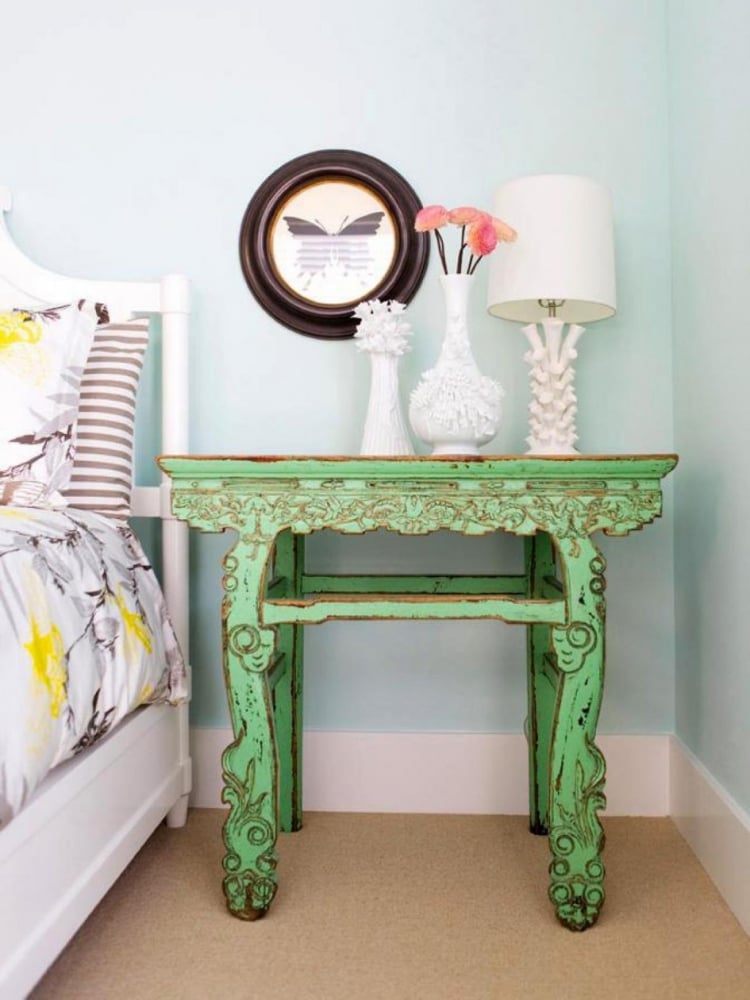 meubles vintage table-chevet-antique-peinte-vert-poncée