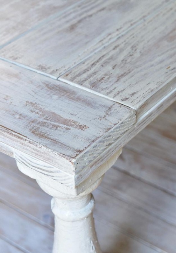 meubles-vintage-table-chic-aspect-usé-authentique