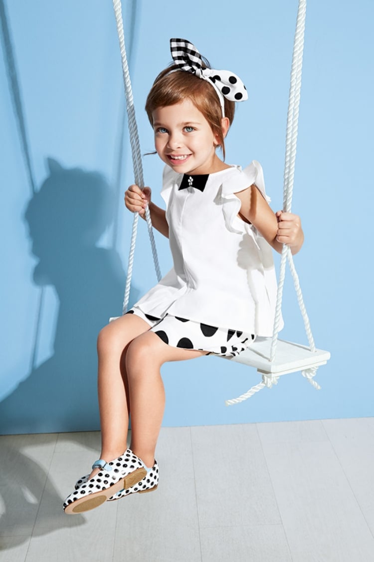 mode-enfant-petite-fille-Simonetta-2015-top-blanc-shorts-pois-noirs-foulard