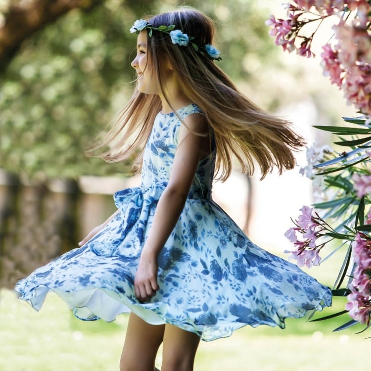 mode-enfant-petite-fille-malvi-co-robe-chiffon-bleu-clair-fleurs-serre-tête