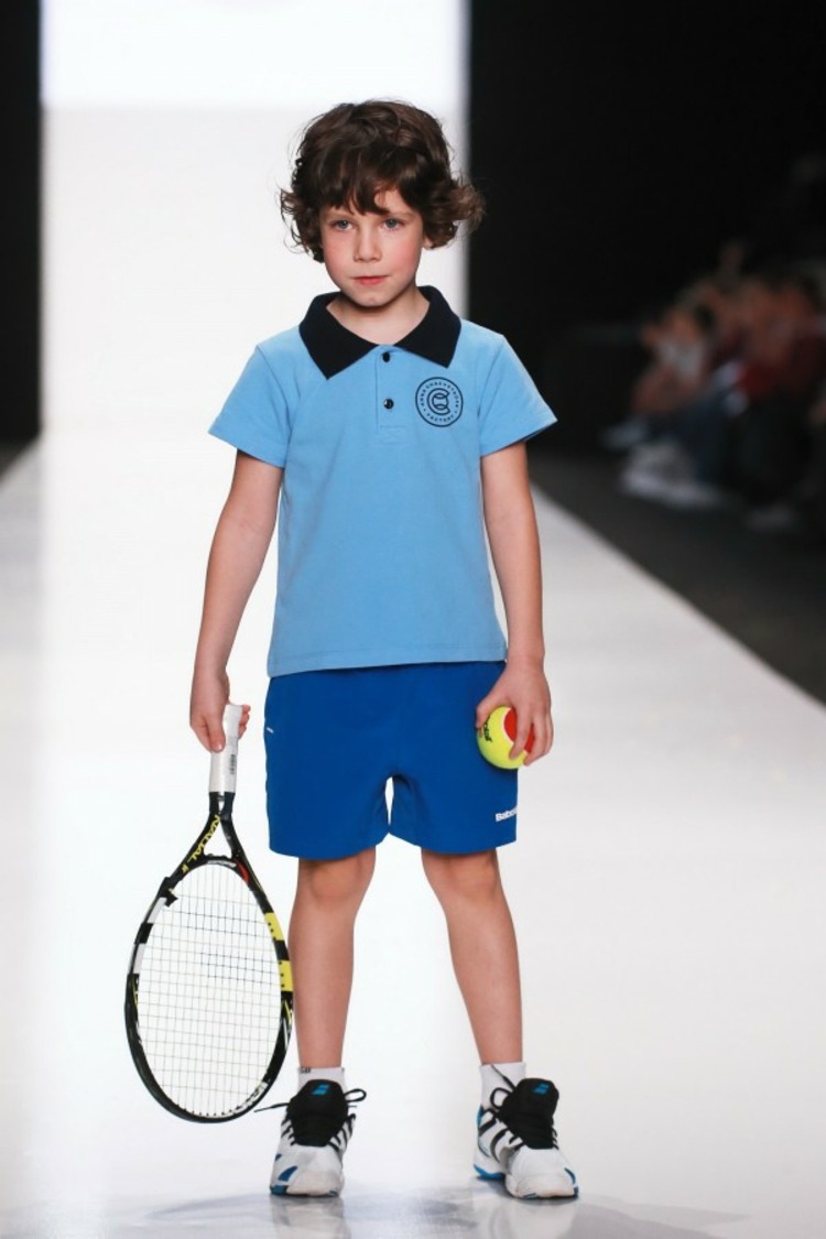 mode-enfants-garçons-printemps-tenue-sport-tennis-baskets