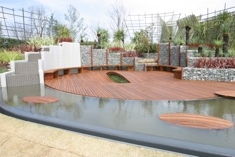 mur en gabion niveaux-jardin-moderne-bassin-terrasse-bois