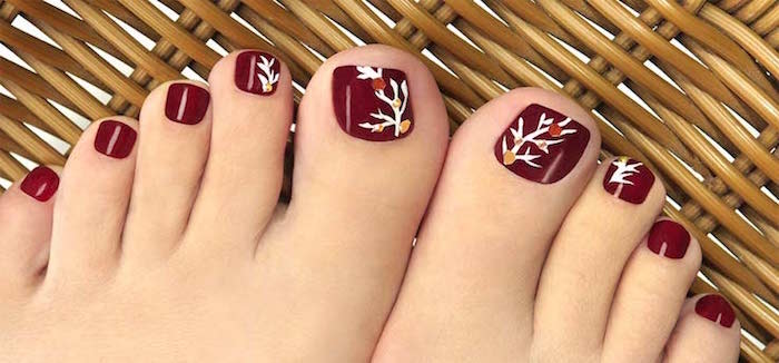 nail art facile pieds base-bordeaux-branches-blanches