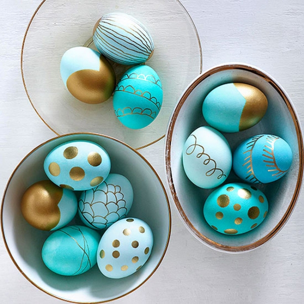 oeufs-Pâques-teintés-bleu-turquoise-décorés-or