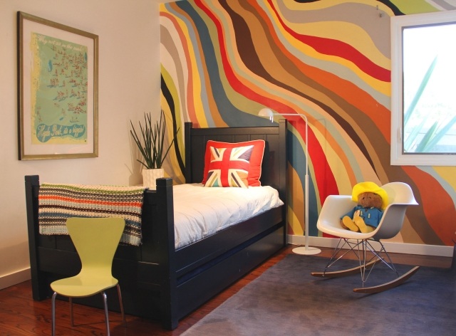 peinture-décorative-murale-chambre-bébé-déco-multicolore