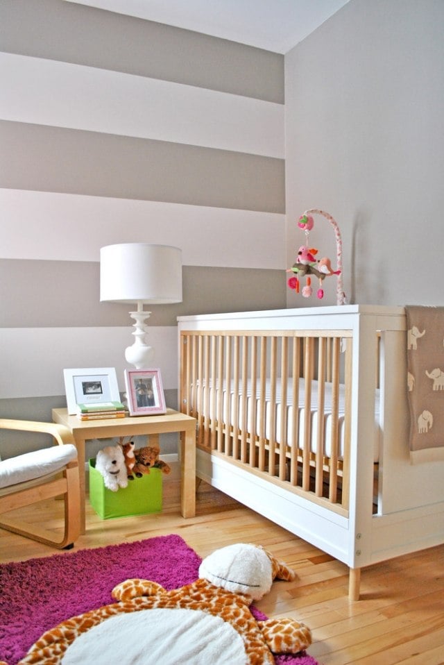 peinture-décorative-murale-chambre-bébé-raures-horizontales-blanc-gris