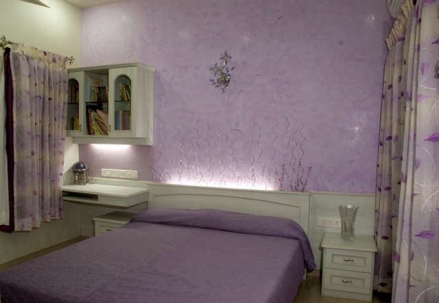 peinture-décorative-murale-chambre-coucher-technique-lilas-blanc