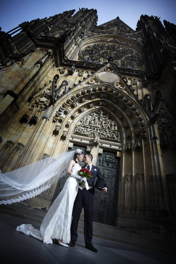 photo-mariage-originale-face-Notre-Dame-Paris