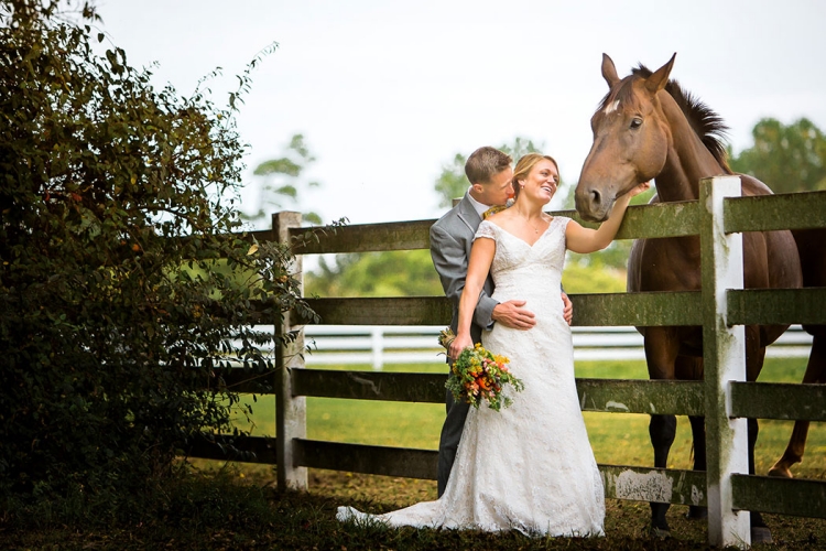 photo-mariage-romantique-base-équitation-cheval