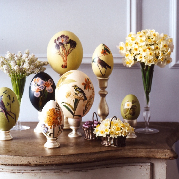 pâques-2015-décoration-table-oeufs-colorés-motifs-floraux-fleurs