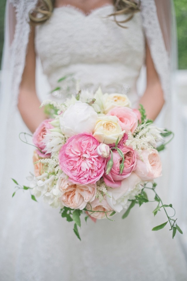 robe-mariée-dentelle-bouquet-mariée-couleurs-pastel