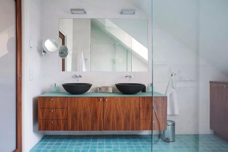salle de bain moderne meuble suspendu-bois-double-vasque