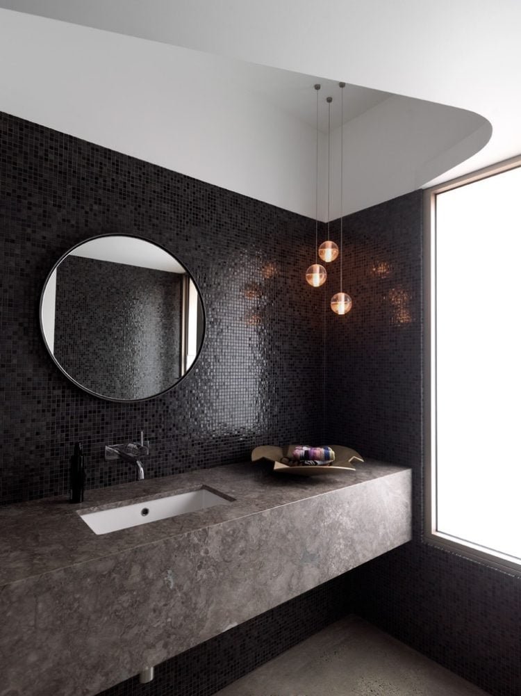 salle-bains-2015-mosaïque-noire-suspensions-lavabo-encastré