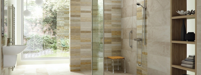 salle-de-bains-design-douche-italienne-parevent-verre-revetement-mural-pierre