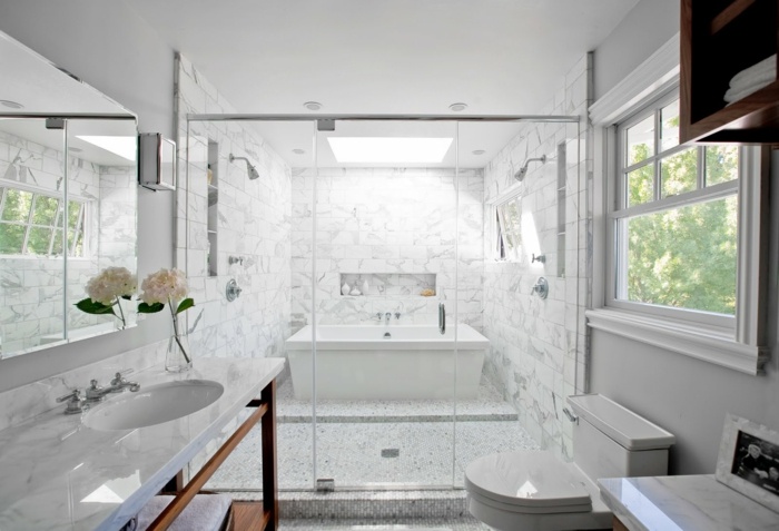 salle-de-bains-design-douche-italienne-revetement-sol-mosaique