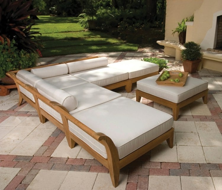 salon de jardin en teck canapé angle-luxe-tissu-blanc-table
