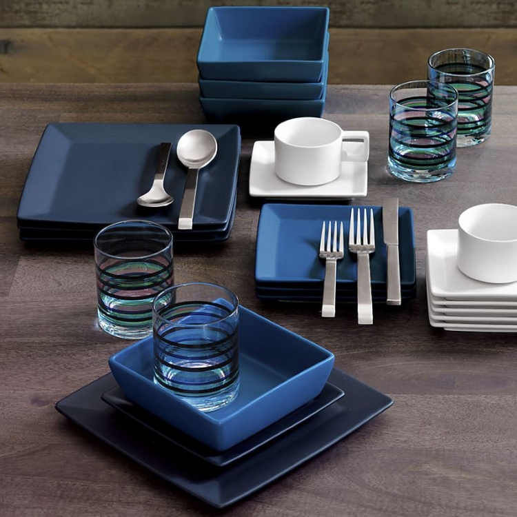 service table carré nuances bleu indigo blanc CB2