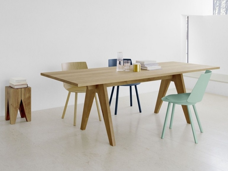 table-bois-massif-FK06-ALDEN-e15-élégante-chaises-couleurs