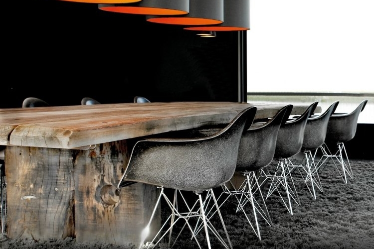 table-bois-massif-UNIQ-Thors-Design-rusique-chaises-noires