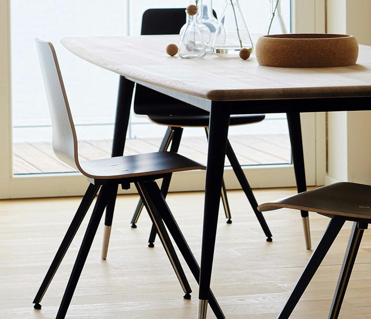 table et chaises salle-manger-bois-materiau