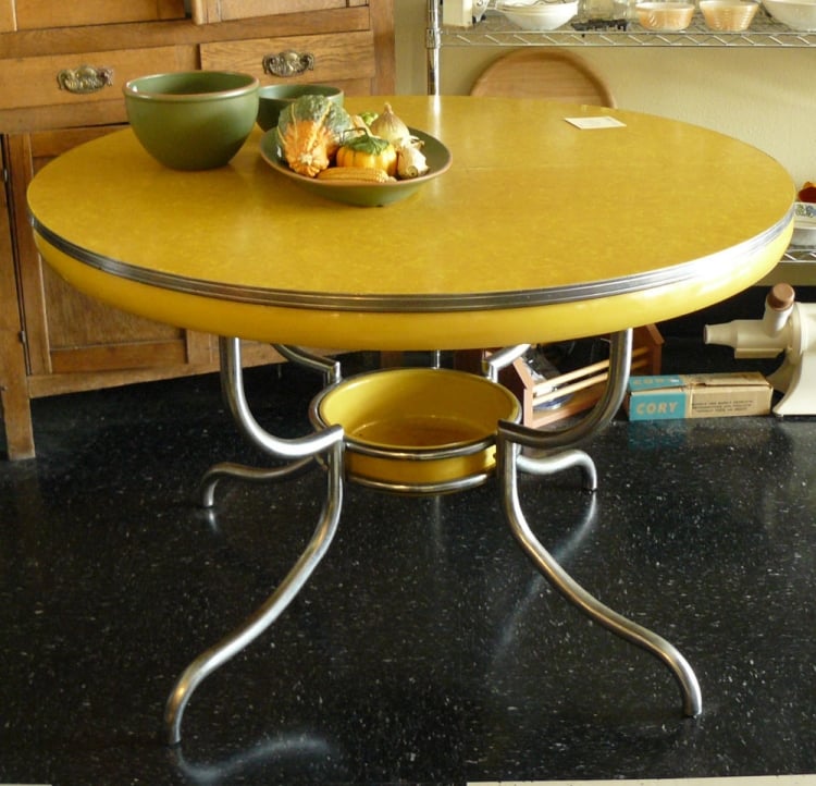 table-ronde-couleur-jaune-support-metal