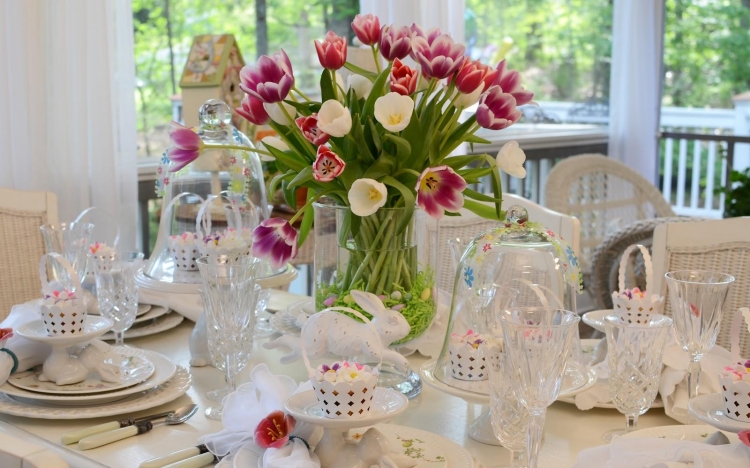 tendances-deco-printaniere-tulipes-bouquet-table