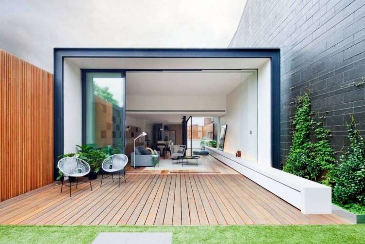 terrasse et jardin  revetement-sol-bois-chaises-extension-maison