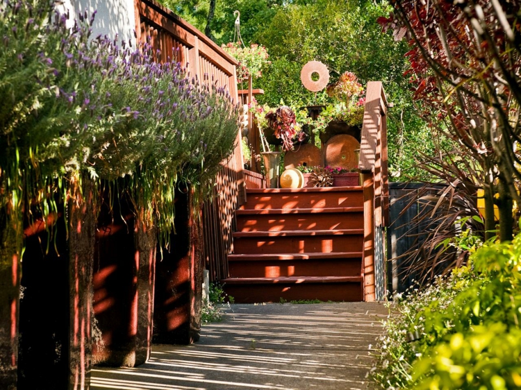terrasse-jardin-escalier-plantes-fleurs