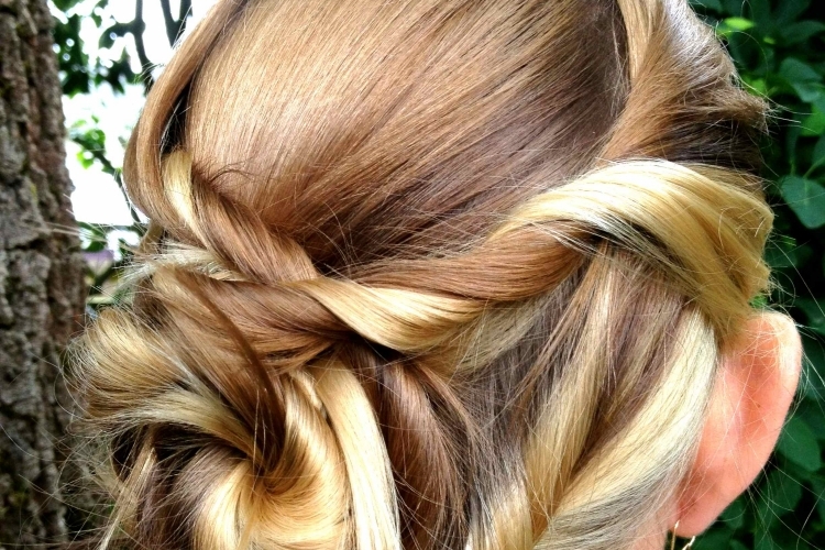 Idee De Coiffure Avec Des Meches