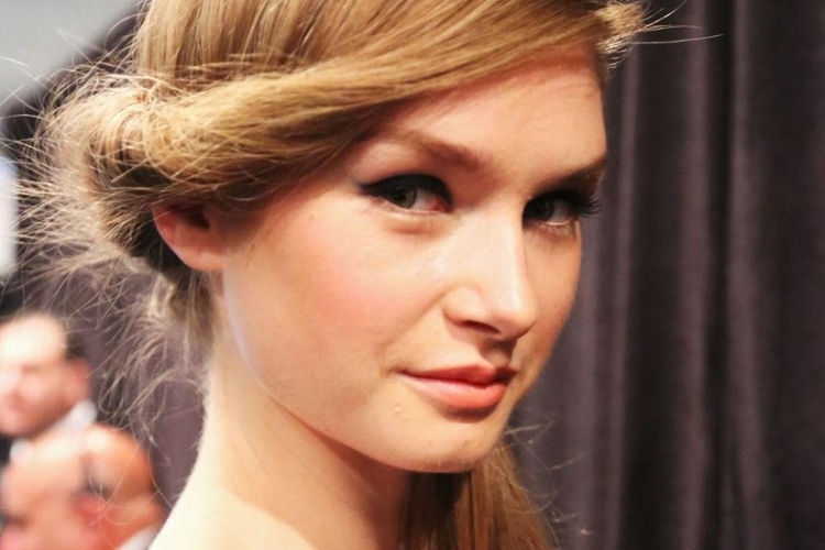 Idée de coiffure femme avec mèches torsadées: propositions!