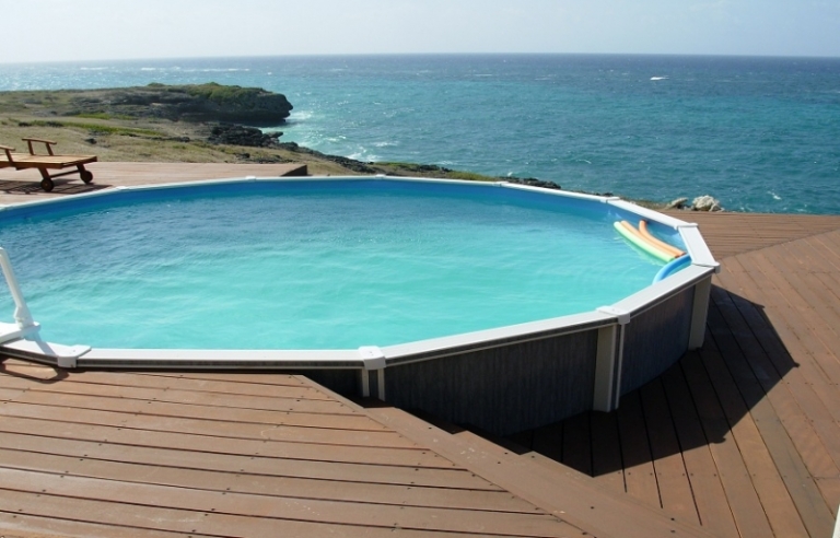 aménagement-terrasse-panorama-piscine-partiellement-encastrée