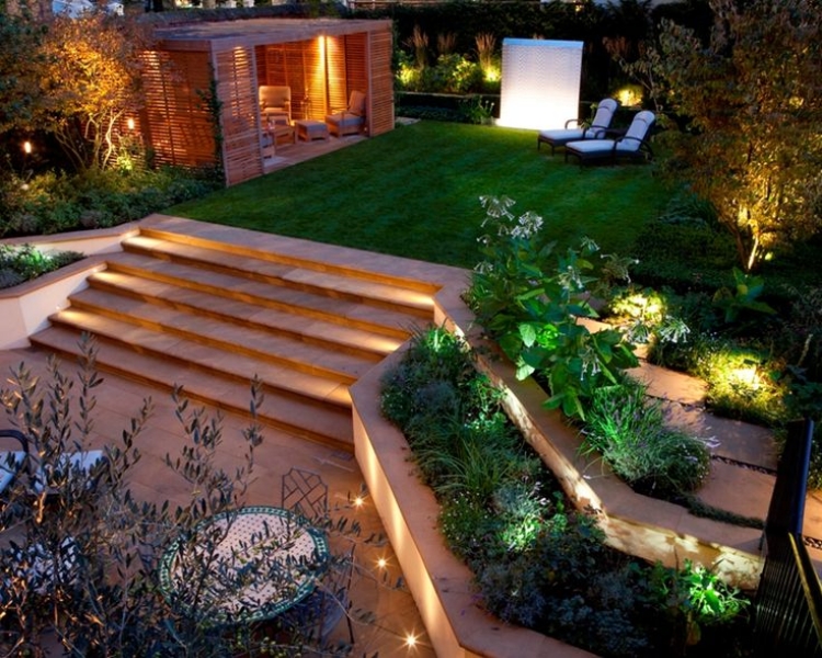 aménager-jardin-terrasse-spots-led-escalier-pergola-lattes aménager son jardin