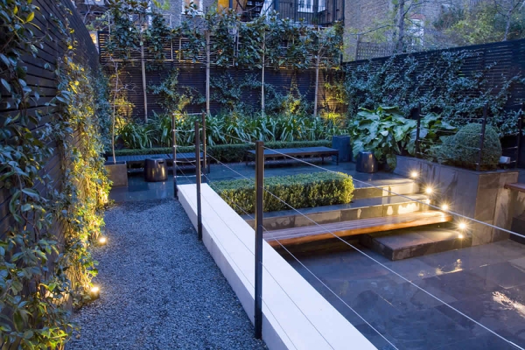 aménager-jardin-terrasse-spots-led-terrasse-plantes-grimpantes aménager son jardin
