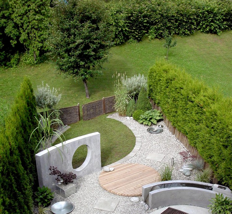 aménager son jardin -haie-vivante-gravier-decoratif-bassin-beton